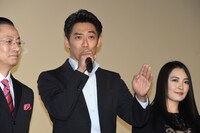 左から水谷豊、反町隆史、仲間由紀恵。