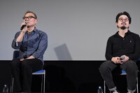 観客からの質問に答える國村隼（左）とナ・ホンジン（右）。