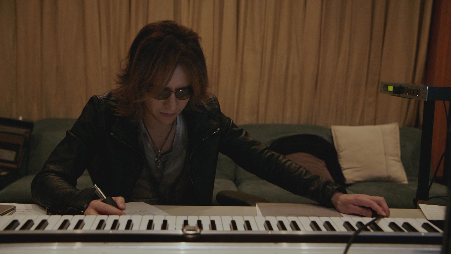 「WE ARE X」のワンシーン。