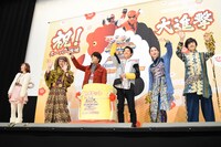 「劇場版 動物戦隊ジュウオウジャーVSニンニンジャー 未来からのメッセージ from スーパー戦隊」大ヒット御礼舞台挨拶の様子。