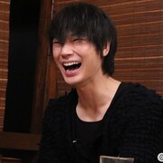 綾野剛が「ダウンタウンなう」出演、恋人役・妻夫木聡との共同生活語る