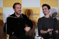 左からライアン・ゴズリング、デイミアン・チャゼル。