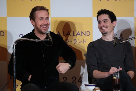 左からライアン・ゴズリング、デイミアン・チャゼル。