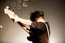 田淵智也（B）（Photo by Viola Kam [V'z Twinkle]）