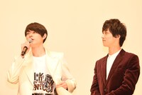 左から菅田将暉、横浜流星。