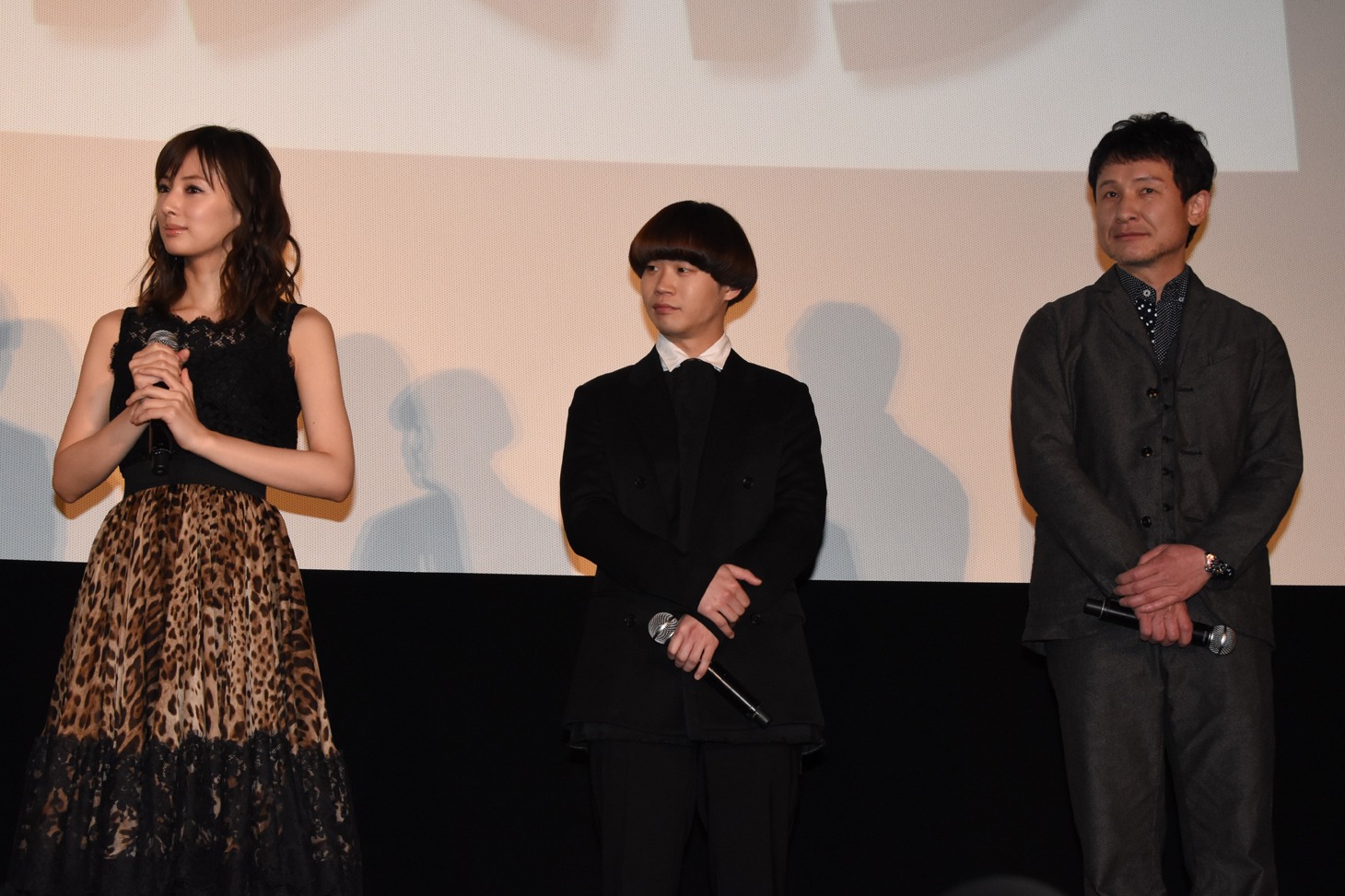 左から北川景子、矢本悠馬、木下ほうか。