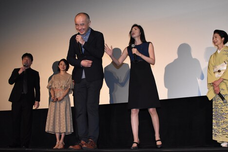 「恋妻家宮本」初日舞台挨拶の様子。