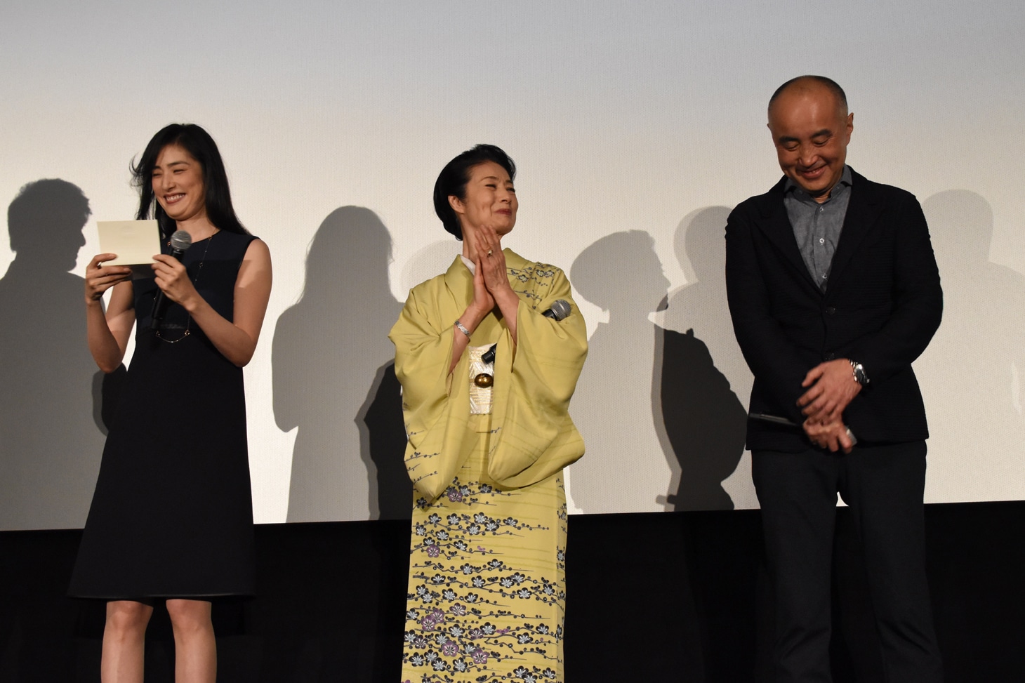 「恋妻家宮本」初日舞台挨拶の様子。