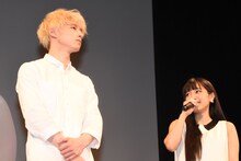 左から坂口健太郎、miwa。