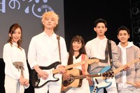 左から真野恵里菜、坂口健太郎、miwa、竜星涼、泉澤祐希。