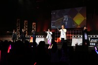 「Dance with Devilsスペシャルコンサート『ダブルカーテン・コール』」の様子。