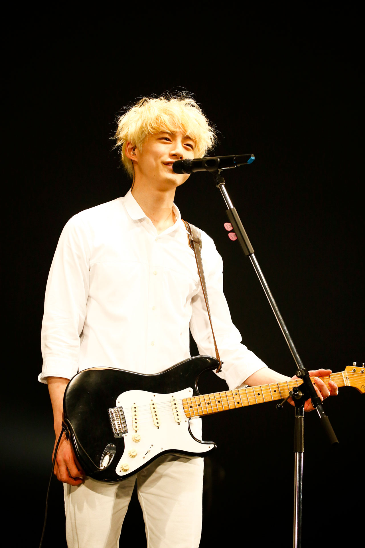 「君と100回目の恋」ライブイベントの様子。
