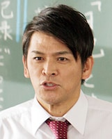 「一週間フレンズ。」で古文教師役を務める岡田圭右（ますだおかだ）。