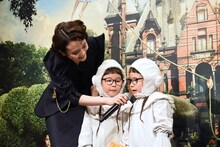 左から松井愛莉、あんなちゃん、りんかちゃん。