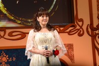 ポット夫人役の岩崎宏美。