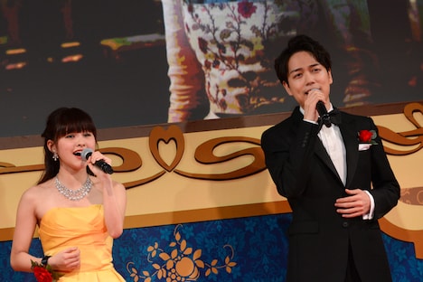 左から昆夏美、山崎育三郎。