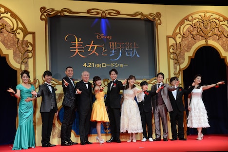 映画「美女と野獣」プレミアム吹替版キャスト発表会の様子。左から濱田めぐみ、藤井隆、吉原光夫、村井國夫、昆夏美、山崎育三郎、岩崎宏美、池田優斗、成河、小倉久寛、島田歌穂。