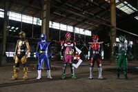 「仮面ライダー×スーパー戦隊 超スーパーヒーロー大戦」よりビートバスター、アオニンジャー、仮面ライダーエグゼイド、仮面ライダー電王、仮面ライダーゾルダ。(c)「超スーパーヒーロー大戦」製作委員会 (c)石森プロ・テレビ朝日・ADK・東映 AG・東映