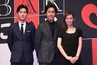 2月に行われた「探偵はBARにいる3」製作発表会見に登壇した松田龍平（左）、大泉洋（中）、北川景子（右）。