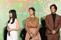 左から橋本環奈、恒松祐里、小出恵介。