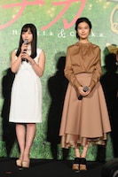 左から橋本環奈、恒松祐里。