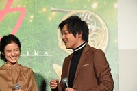 橋本環奈のピコ太郎のモノマネに、「んー！……いいですね」と便乗する小出恵介。