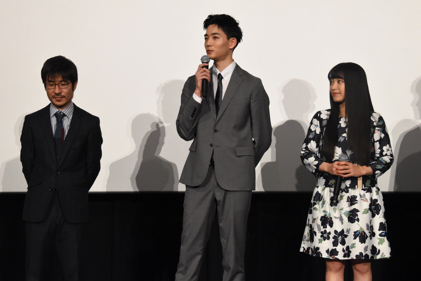左から月川翔監督、竜星涼、miwa。