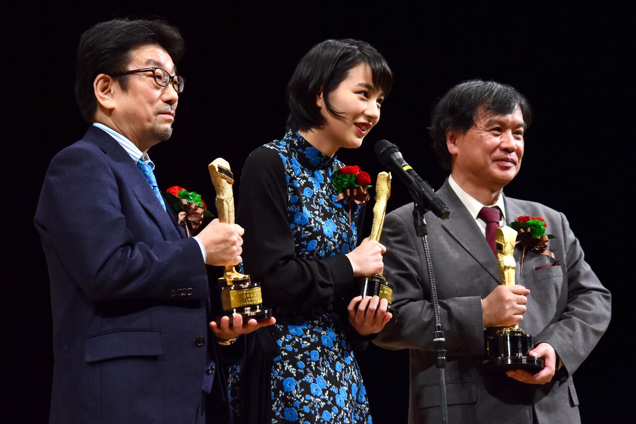 「この世界の片隅に」のんが片渕須直のW受賞祝福に駆け付ける、キネ旬表彰式