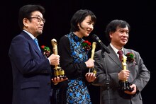 左から「この世界の片隅に」プロデューサーの真木太郎、のん、片渕須直。