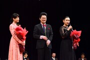 左から宮沢りえ、中野量太、杉咲花。