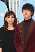 左から川口春奈、松尾太陽。