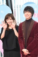 左から川口春奈、松尾太陽（超特急）。