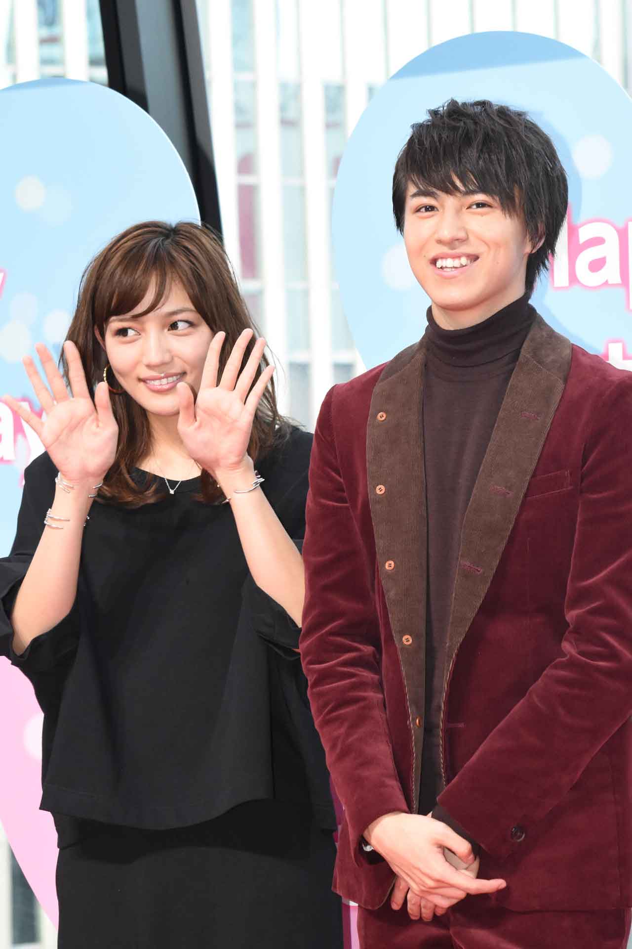 左から川口春奈、松尾太陽。