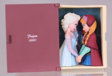 Yahoo!チケットで販売されるプレミアムチケットの特典のカプセルトイ。（2100円） (c)Disney