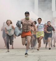 「ネイバーズ 2」