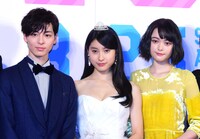 左から高杉真宙、土屋太鳳、玉城ティナ。