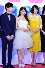 左から高杉真宙、土屋太鳳、玉城ティナ。