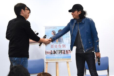 左からトム・リン、行定勲。