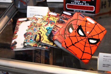 スパイダーマンのiPhoneケース。