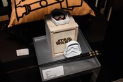 「スター・ウォーズ」ブースに展示されている食器。