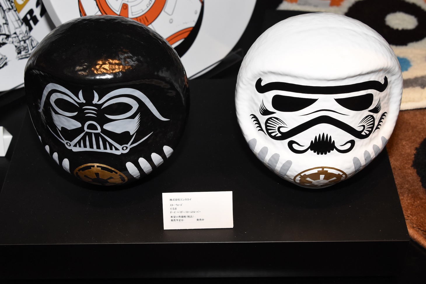 「スター・ウォーズ」ブースに展示されているだるま。