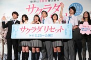 左から深川栄洋、玉城ティナ、平祐奈、野村周平、黒島結菜、健太郎、恒松祐里。