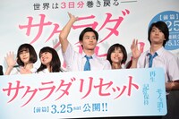左から玉城ティナ、平祐奈、野村周平、黒島結菜、健太郎。