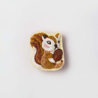 「ひなちゃんとモモちゃんが大好きな リスポッケ先生の小さなざくざく刺しゅうブローチキット」