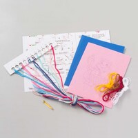 「将棋の絵本からやってきた 王さまニャーの大きなざくざく刺しゅうブローチキット」