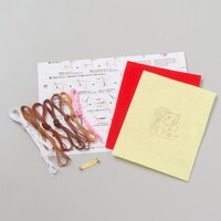 「ひなちゃんとモモちゃんが大好きな リスポッケ先生の小さなざくざく刺しゅうブローチキット」