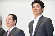 左から水谷豊、反町隆史。