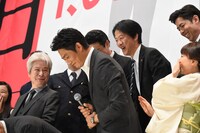 掛け声を間違えてしまい、謝る反町隆史。