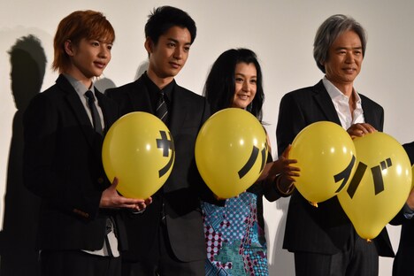 左から志尊淳、大野拓朗、藤原紀香、時任三郎。