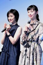 左から天海祐希、中条あやみ。